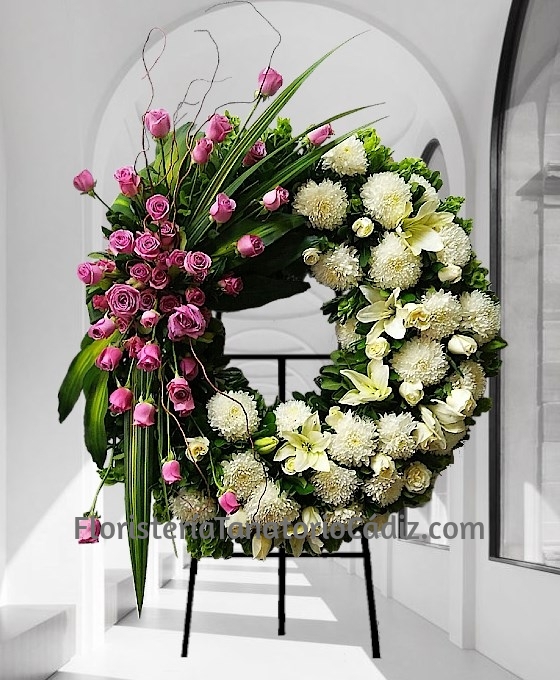 Corona funeraria diseño rosa y blanco para tanatorios con envio urgenteArte Floral Funerario